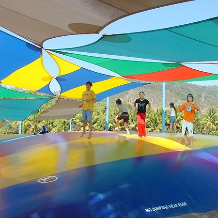 Ingenia Holidays Cairns Coconut Exteriér fotografie The Bouncing Pillow