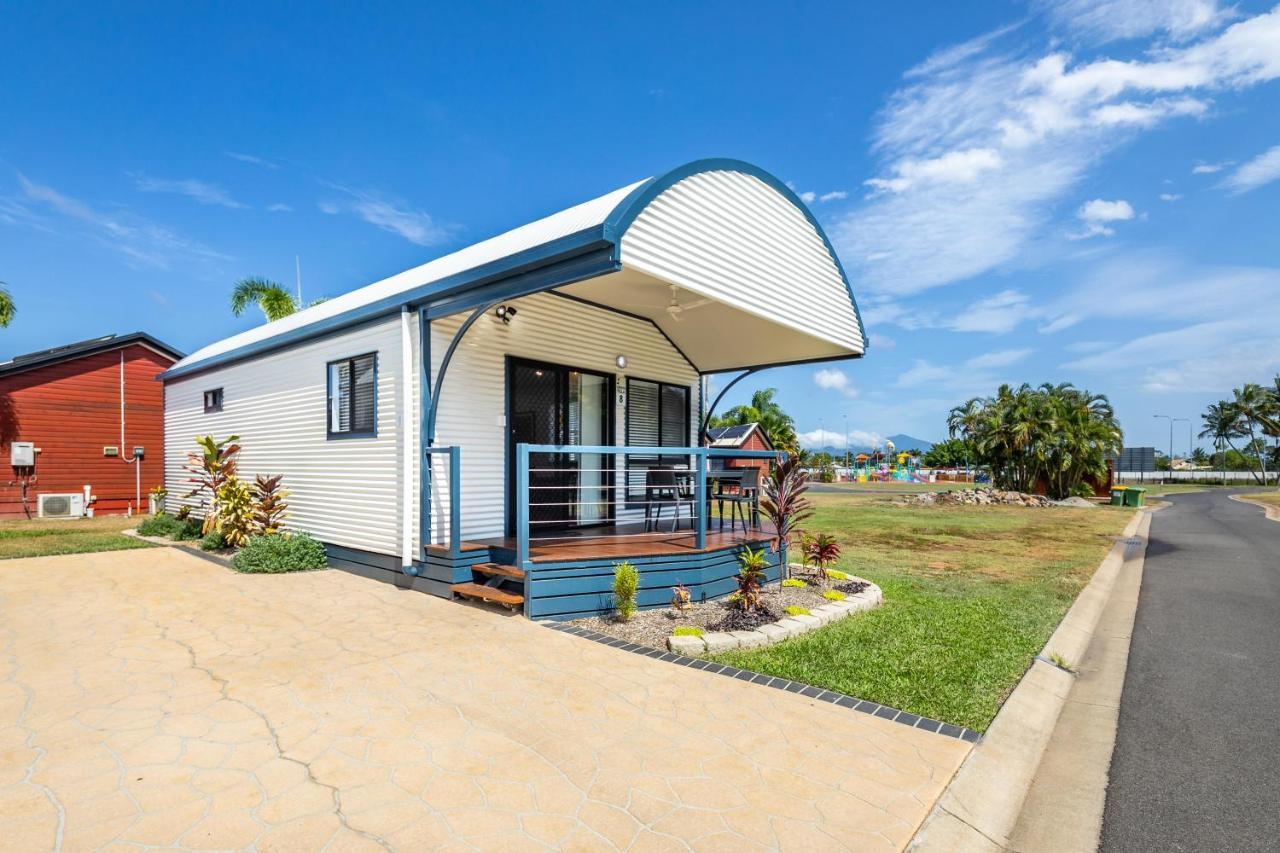 Ingenia Holidays Cairns Coconut Exteriér fotografie A typical park home