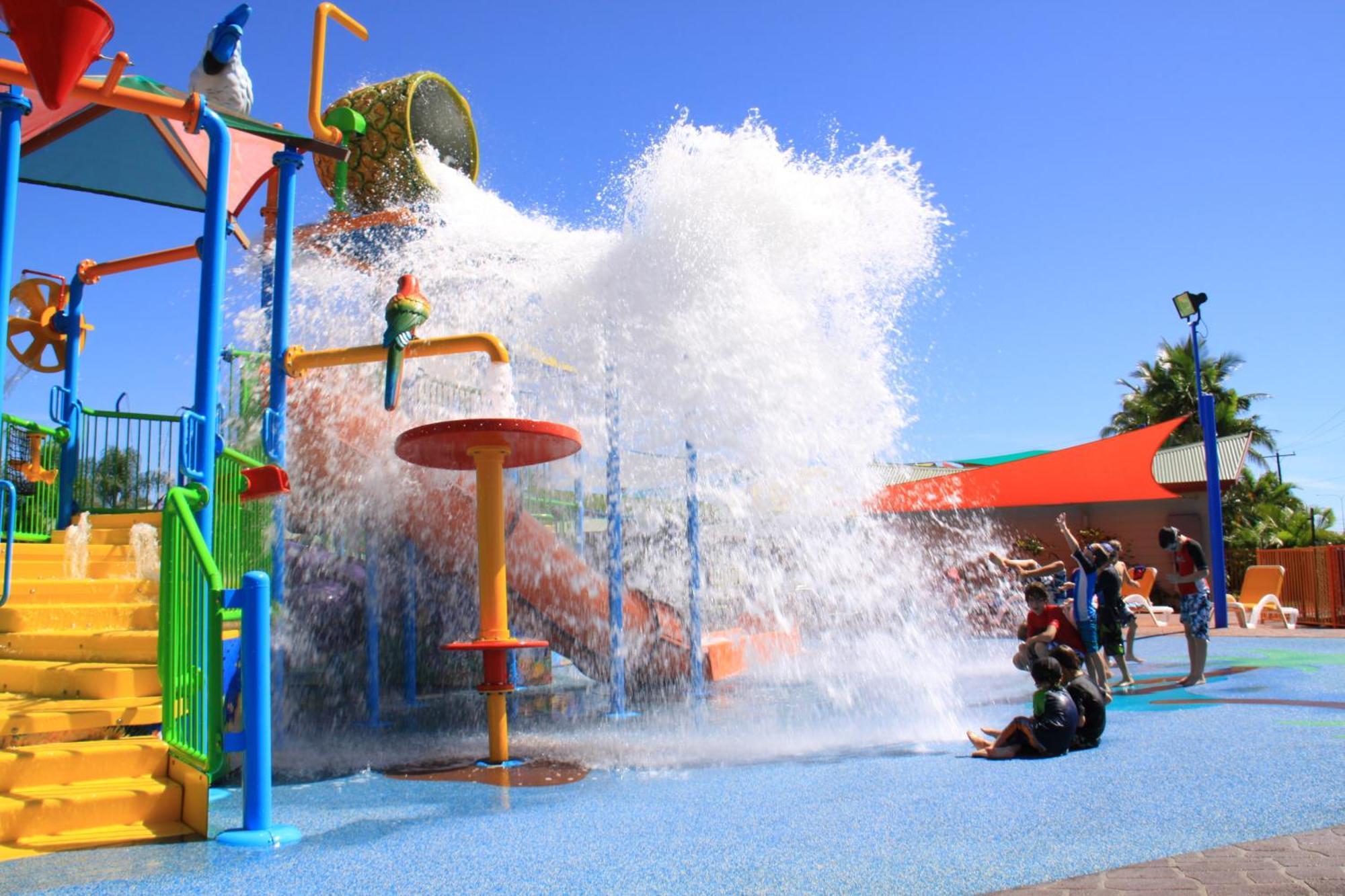 Ingenia Holidays Cairns Coconut Exteriér fotografie Wet 'n' Wild Water Park