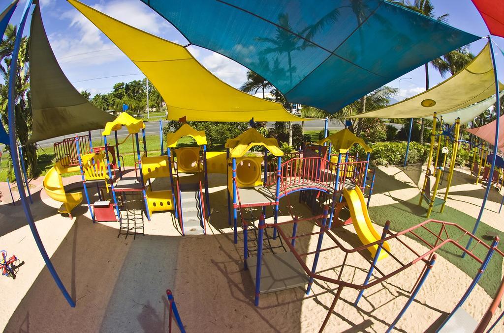 Ingenia Holidays Cairns Coconut Exteriér fotografie Playground at the University of Miami