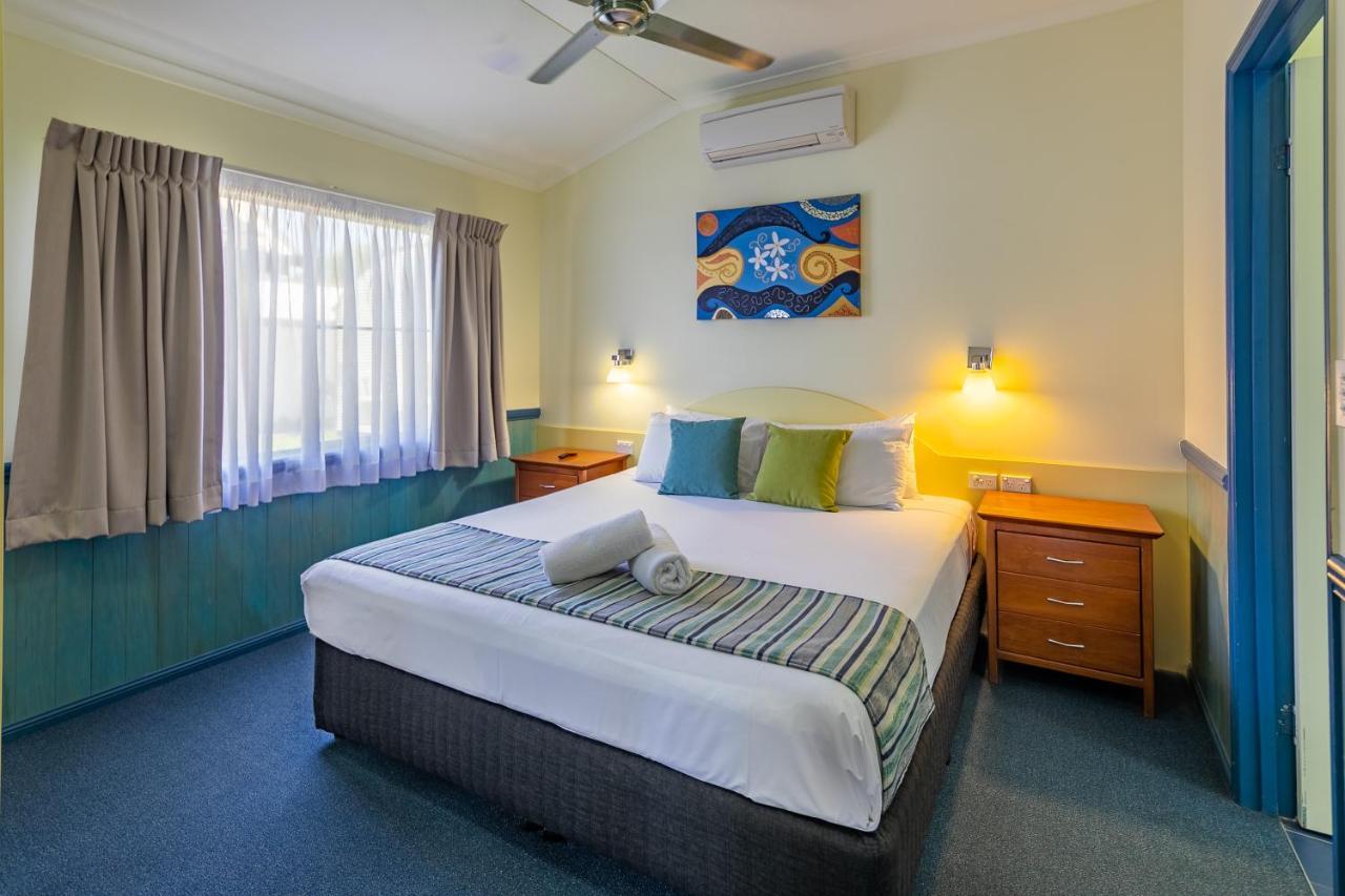 Ingenia Holidays Cairns Coconut Exteriér fotografie A bedroom at the motel