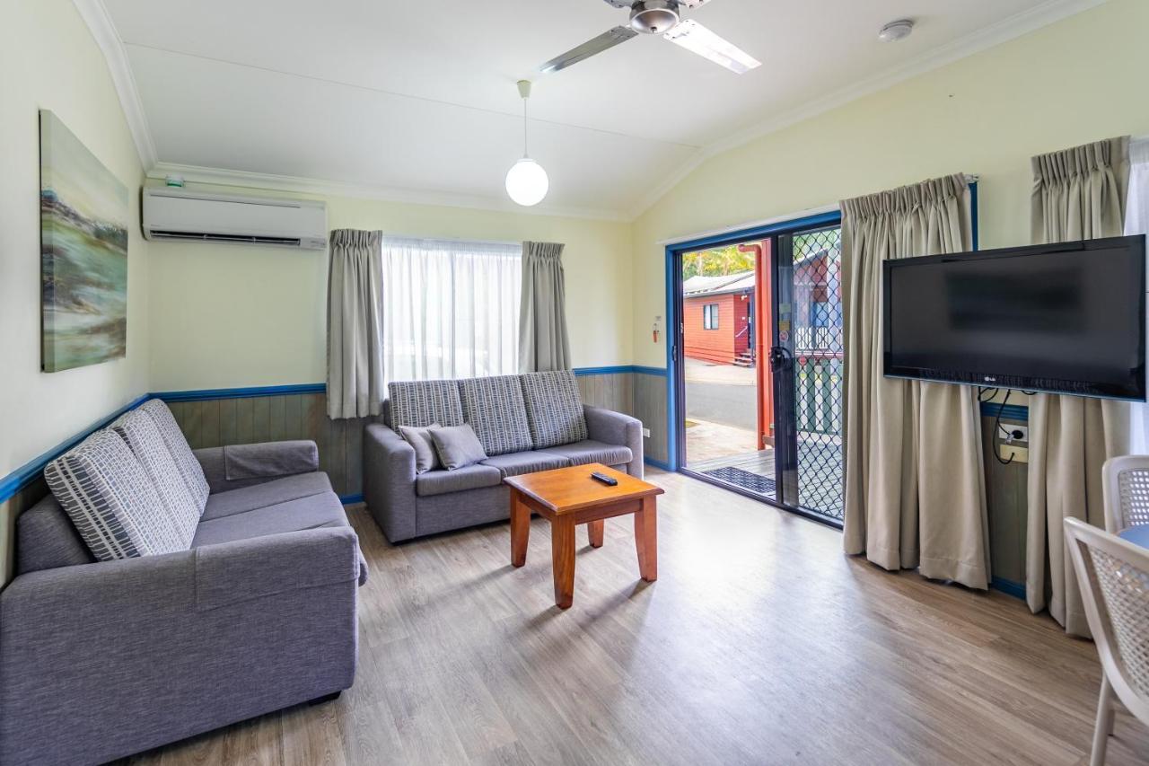 Ingenia Holidays Cairns Coconut Exteriér fotografie Living area of a two-bedroom villa