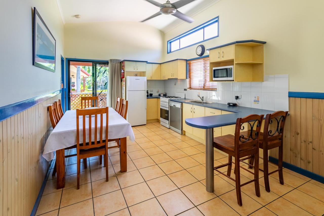 Ingenia Holidays Cairns Coconut Exteriér fotografie A typical kitchen