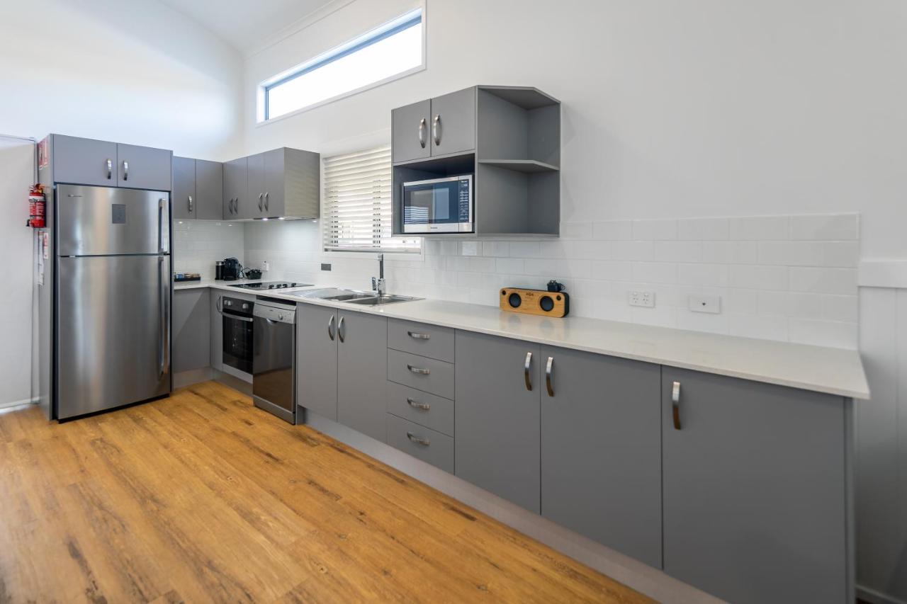 Ingenia Holidays Cairns Coconut Exteriér fotografie A kitchen in a student apartment at the University of Western Australia